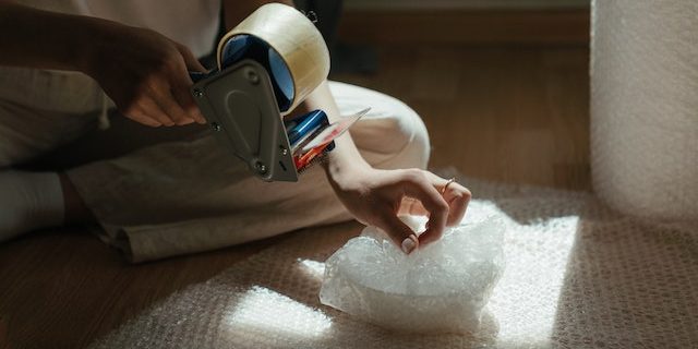 pexels-cottonbro-studio-4568701 cold seal verpakkingen