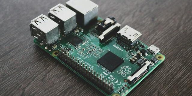 pexels-alessandro-oliverio-1472443 hardware software