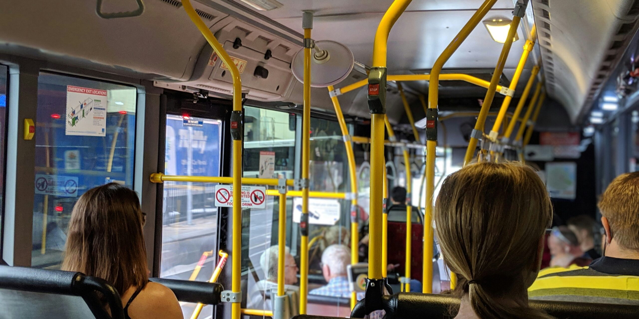 mensen in lijnbus mensen lijnbus