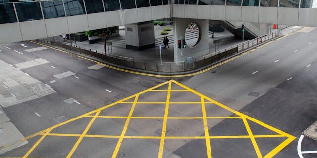 Het verschil tussen viertakskruispunt en bajonetkruispunt foto over het verschil tussen viertakskruispunt en bajonetkruispunt