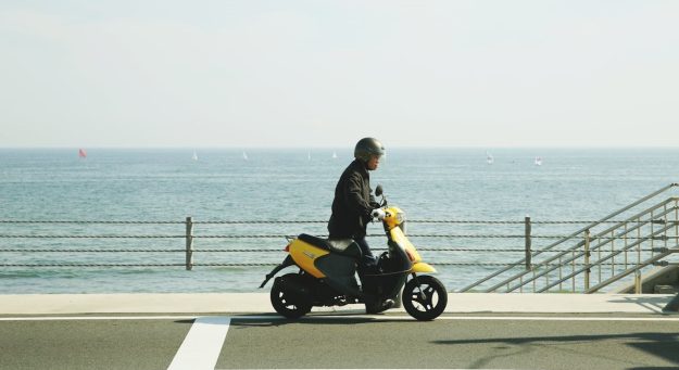 Het verschil tussen een elektrische scooter en een benzinescooter Het verschil tussen een elektrische scooter en een benzinescooter