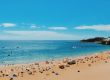 Zonnige stranddag in Albufeira, Portugal