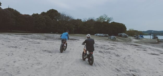Het verschil tussen een gewone en een elektrische fatbike Het verschil tussen een gewone en een elektrische fatbike