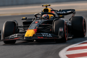 Red Bull Formule 1-auto in de bocht